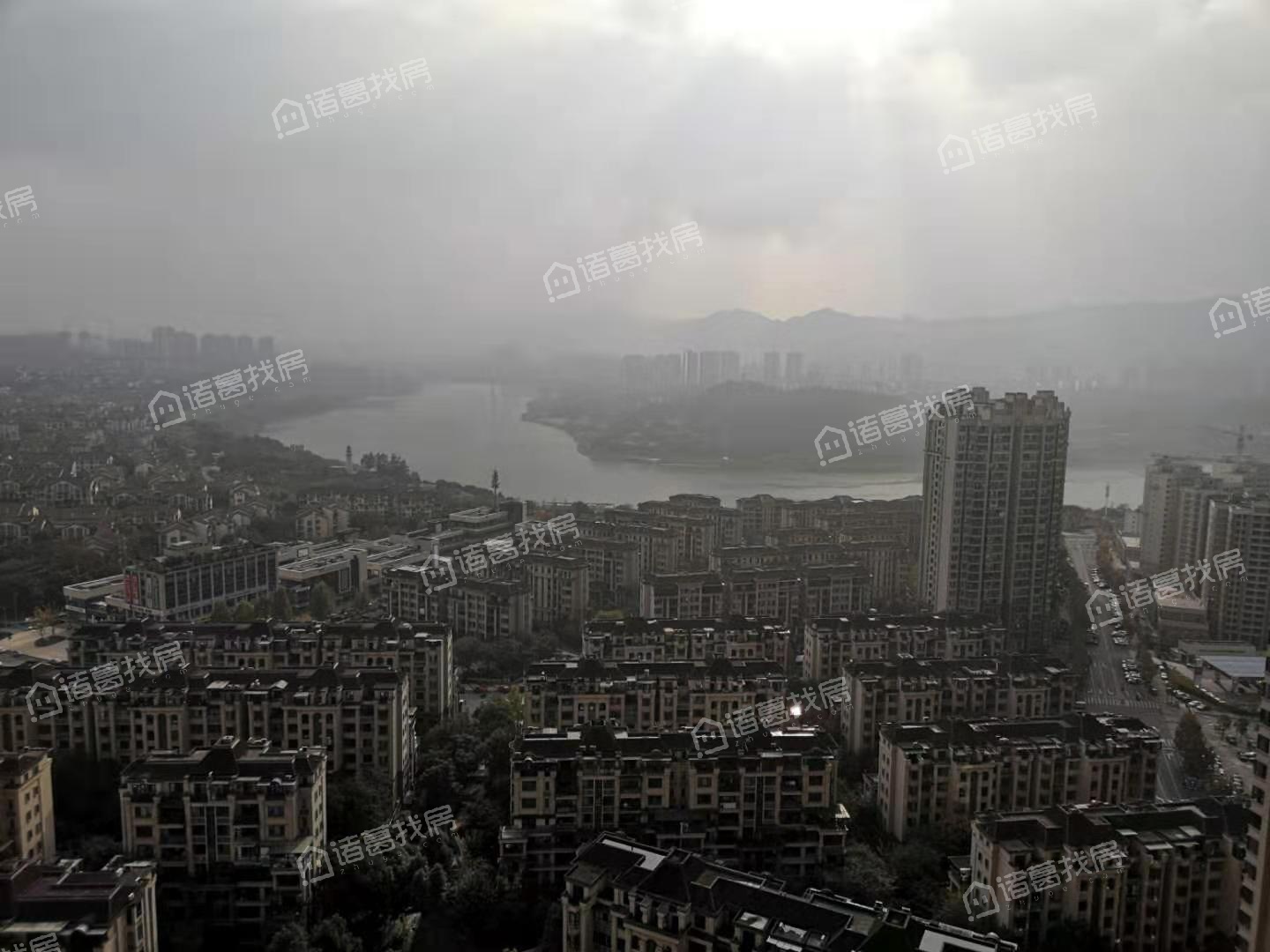 龙湖江与城千山万树
