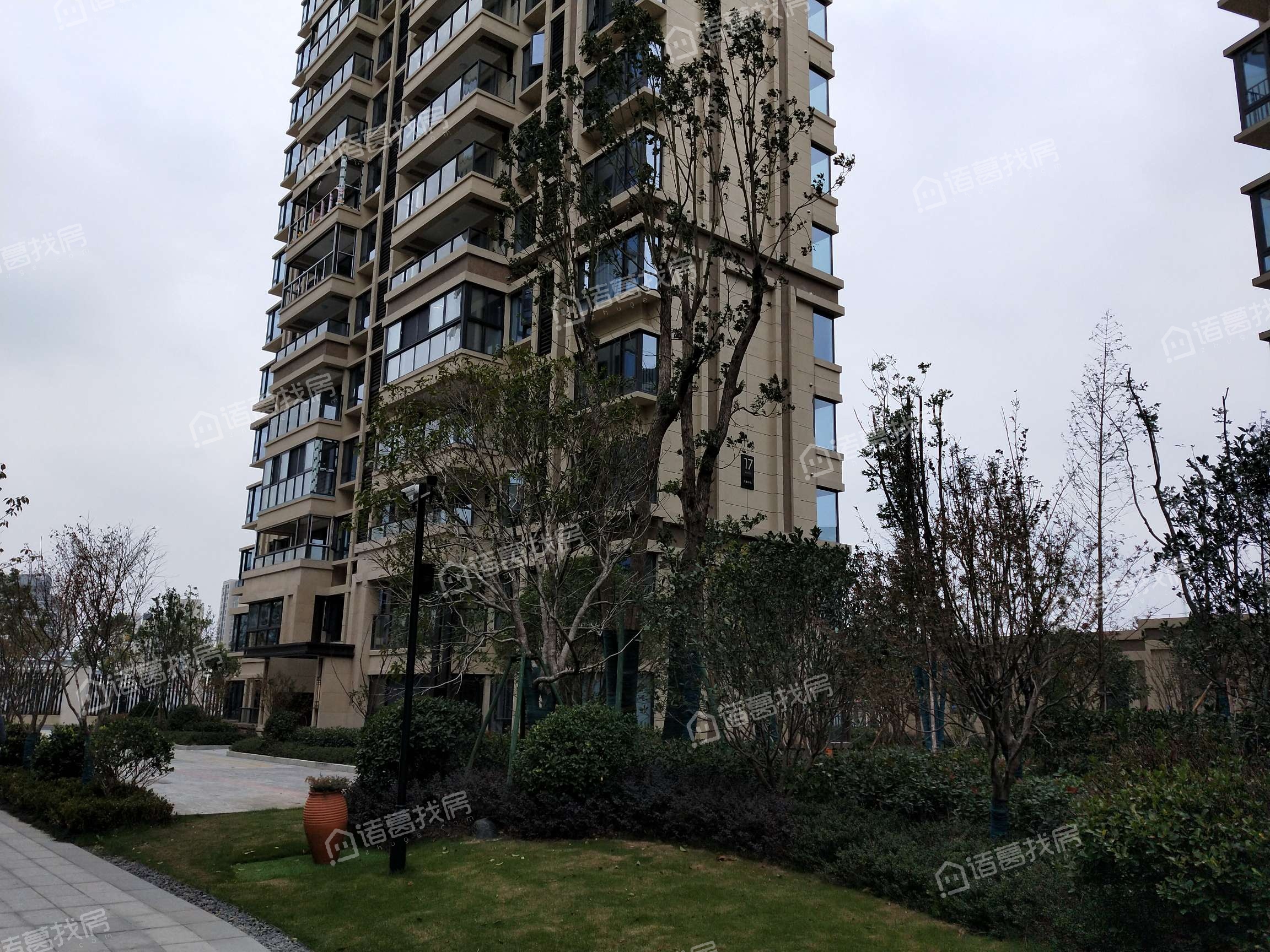 万象华府