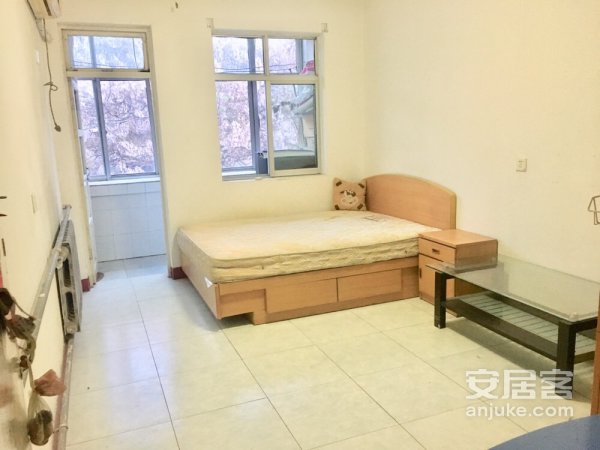 整租 ·   七里山南村六区 三室一厅 南北朝向 小高层