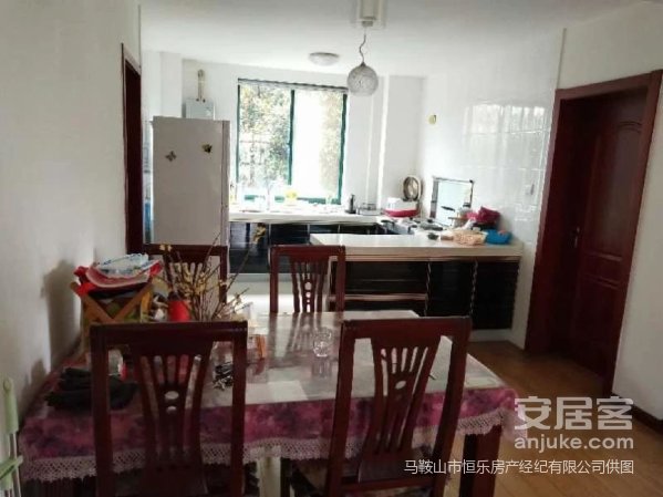 西湖花园电梯景观房3楼114室2厅2卫精装满五唯一