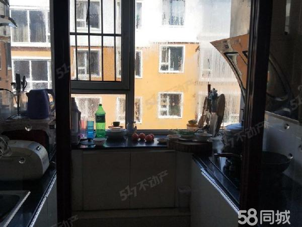 二中学区黄金三楼半越地热三室两厅