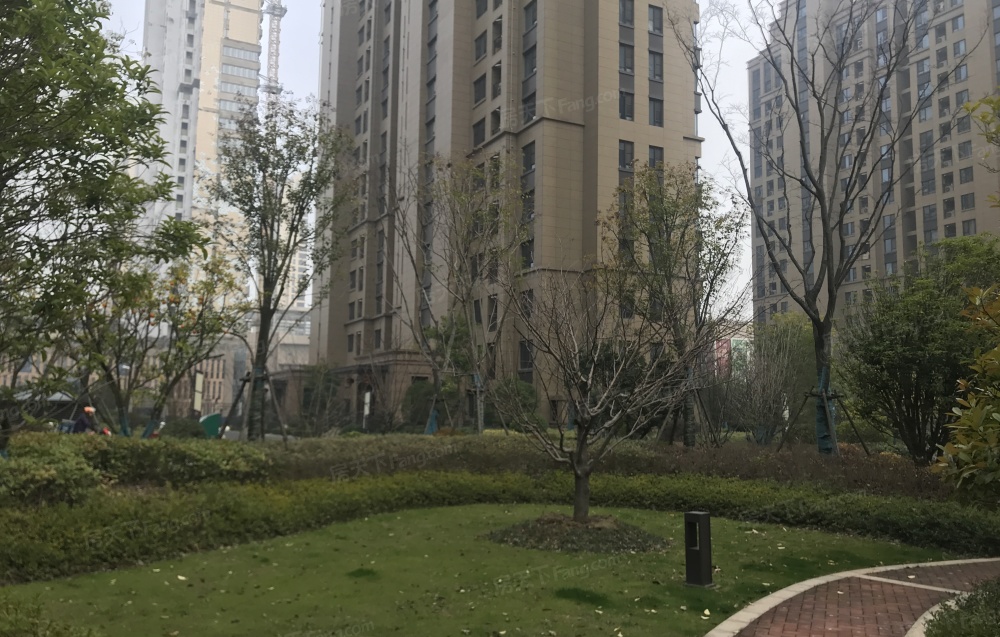 华府晶园一区1/18楼143平275万豪华装设施全322型一