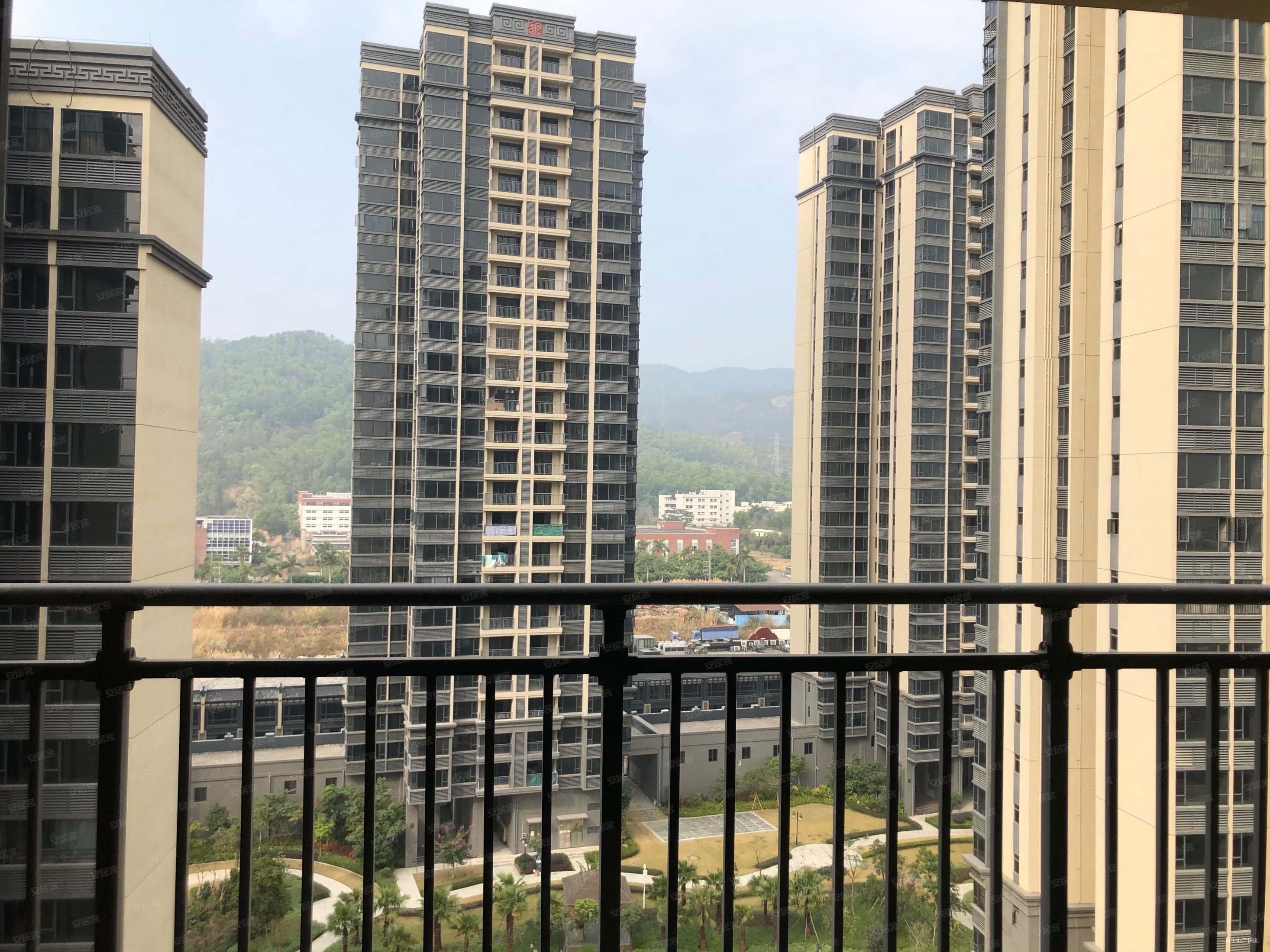 鸿都花园3房2厅2卫毛坯中高层