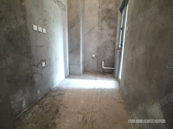成都恒大清水一楼送60平大花园套三双卫**搭建朝向好！