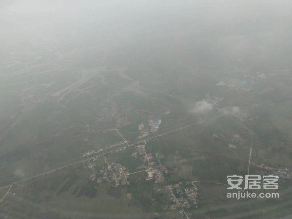 沿湖城联排别墅4室2厅3卫