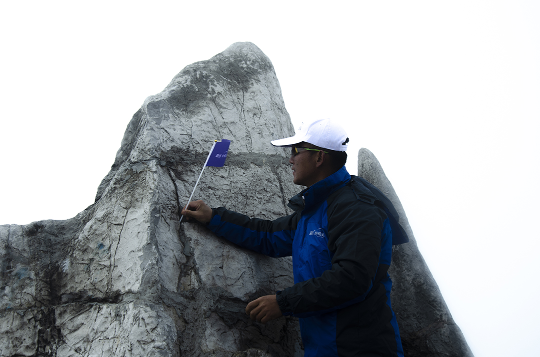 府鸣溪上和你一起去攀登乌蒙山(插旗篇)