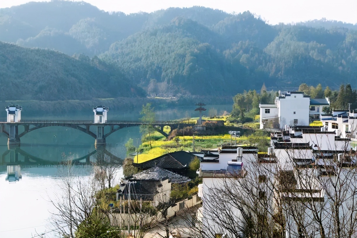 婺源徽州人家油菜花胜山绕清溪水绕城