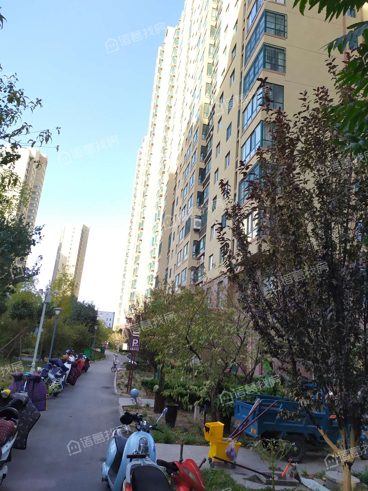 推荐三:馨华佳苑,楼龄7年,单价8242元/㎡