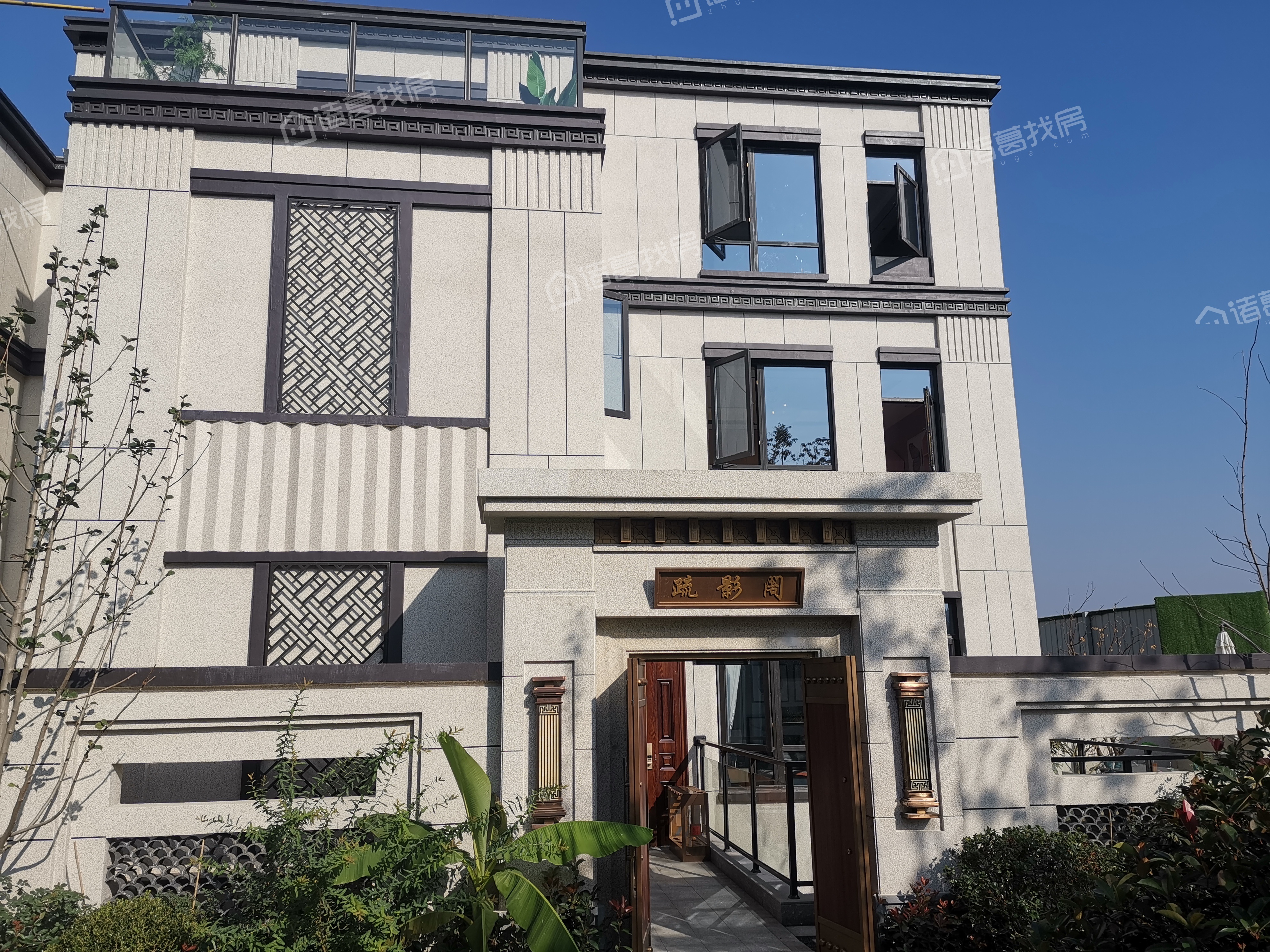 推荐一:绿城御园,楼龄7年,单价25128元/㎡