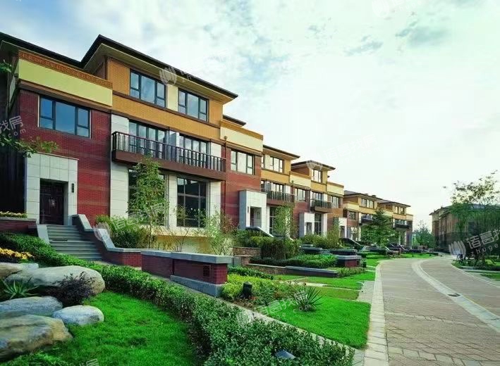 万城华府尚园4室3厅1卫毛坯