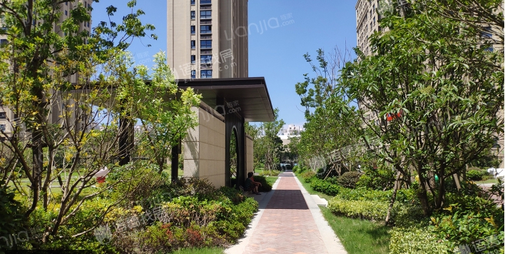 禹洲雍贤府二手房,奉贤新城中,龙湖天街旁,洋房,总价低,配套成熟.