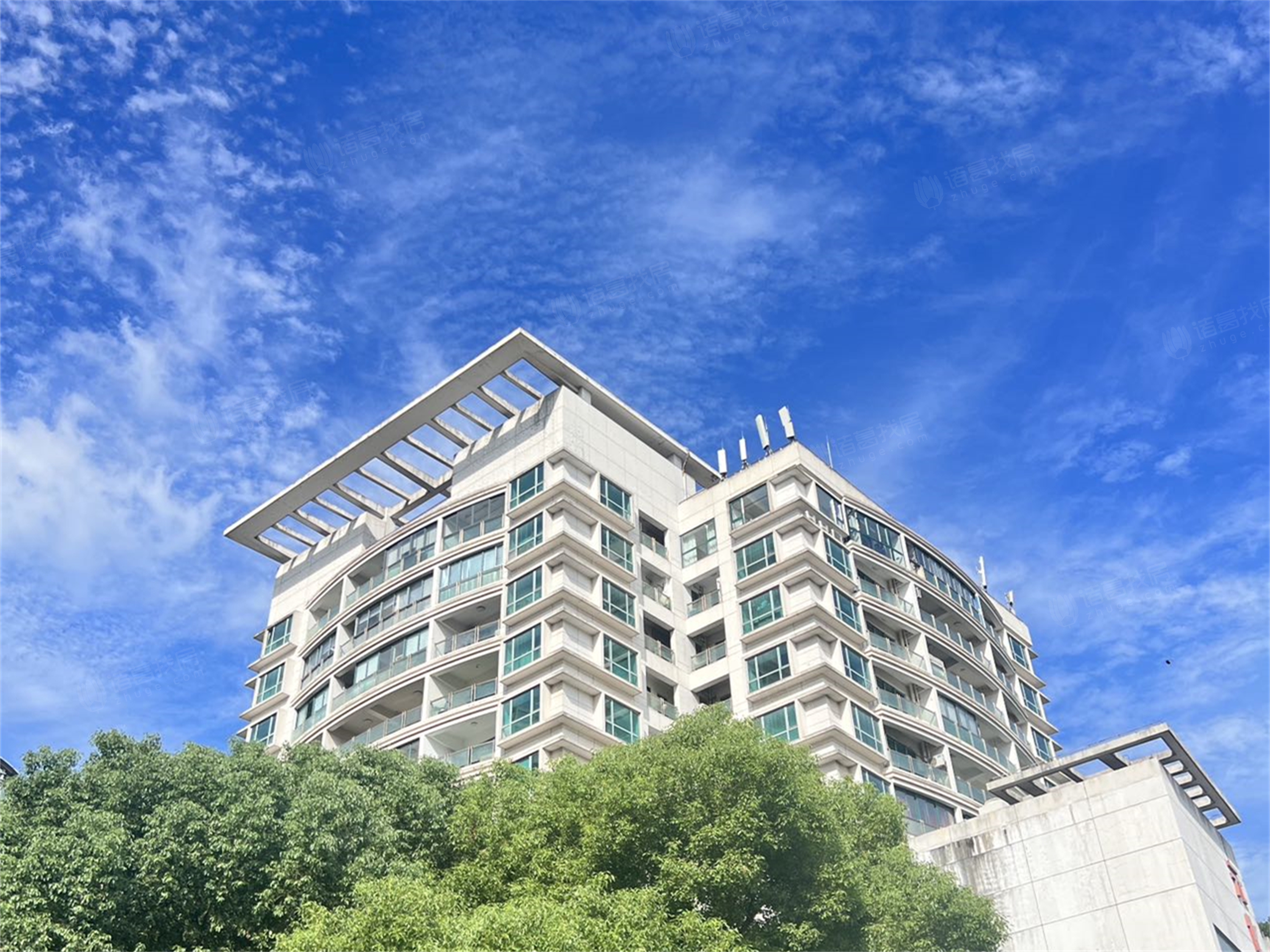 天山河畔花园