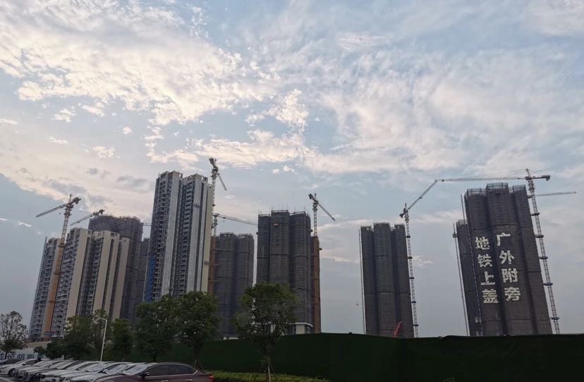 品秀星樾