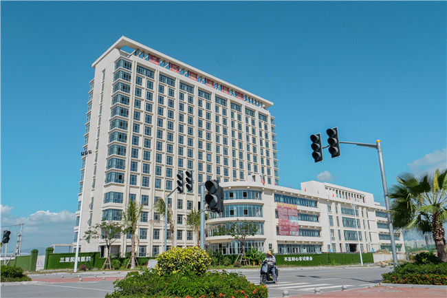 三亚国康医院百步之内有芳草.