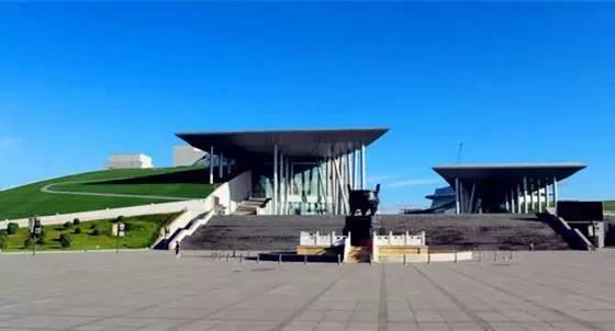 十五年一贯制蒙古族学校,内蒙古师范大学鸿德学院,博物院,科技馆,青城