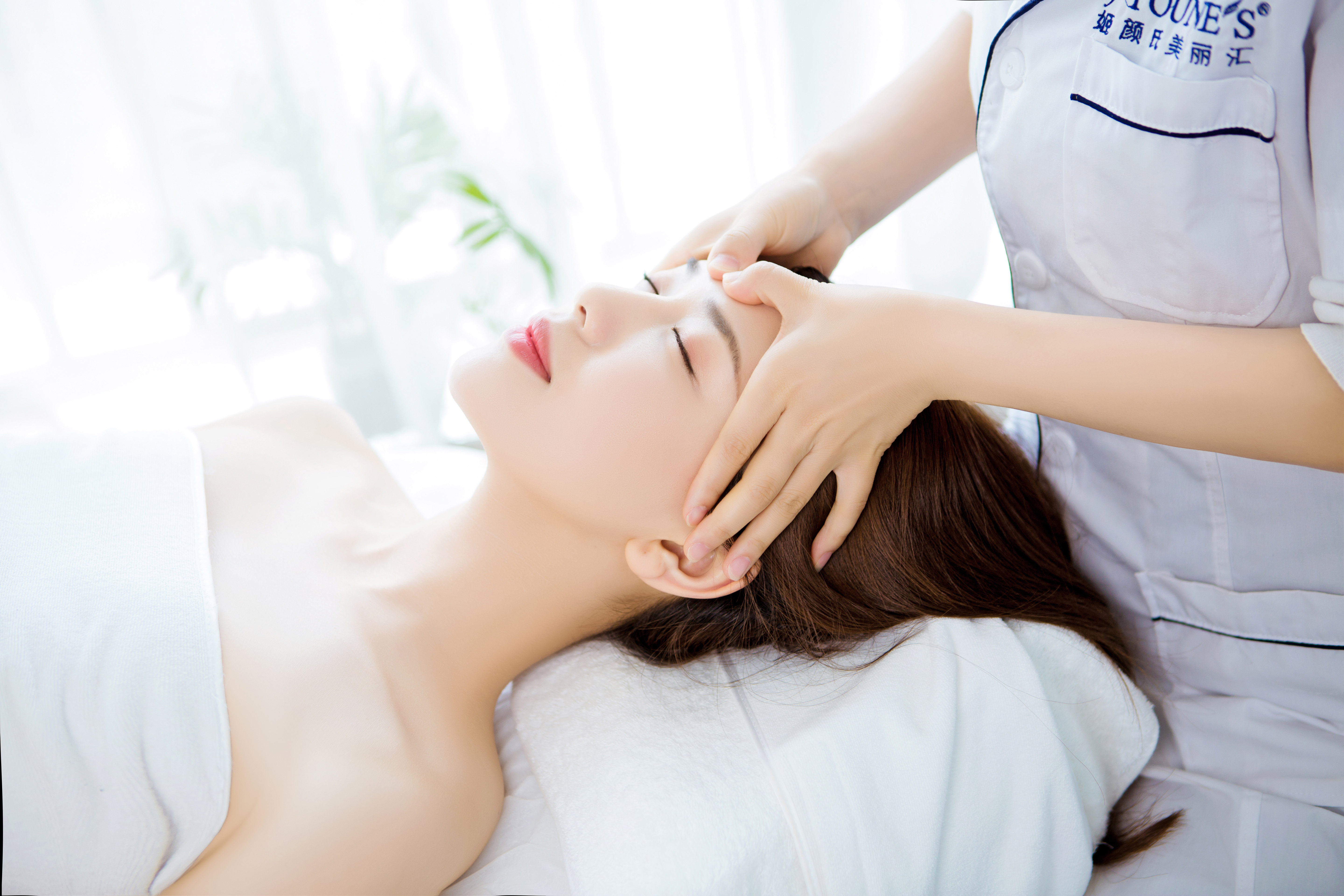 经络元神头疗活力满满通过按摩使头部神经舒展松弛,加速血液循环,消除