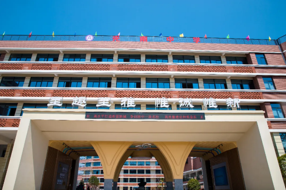 投资四亿设施最先进功能最齐全光南中学新校区正式启用