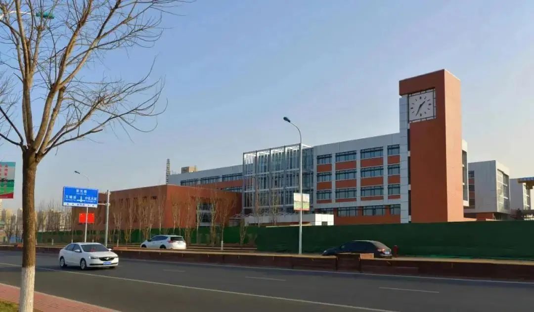 新的中北中学预计今年9月将如期交付使用.