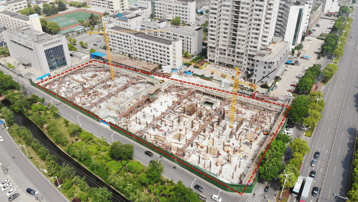 但是现在不一样了,力宝广场北侧850地块正式开工了,据了解该商业体名