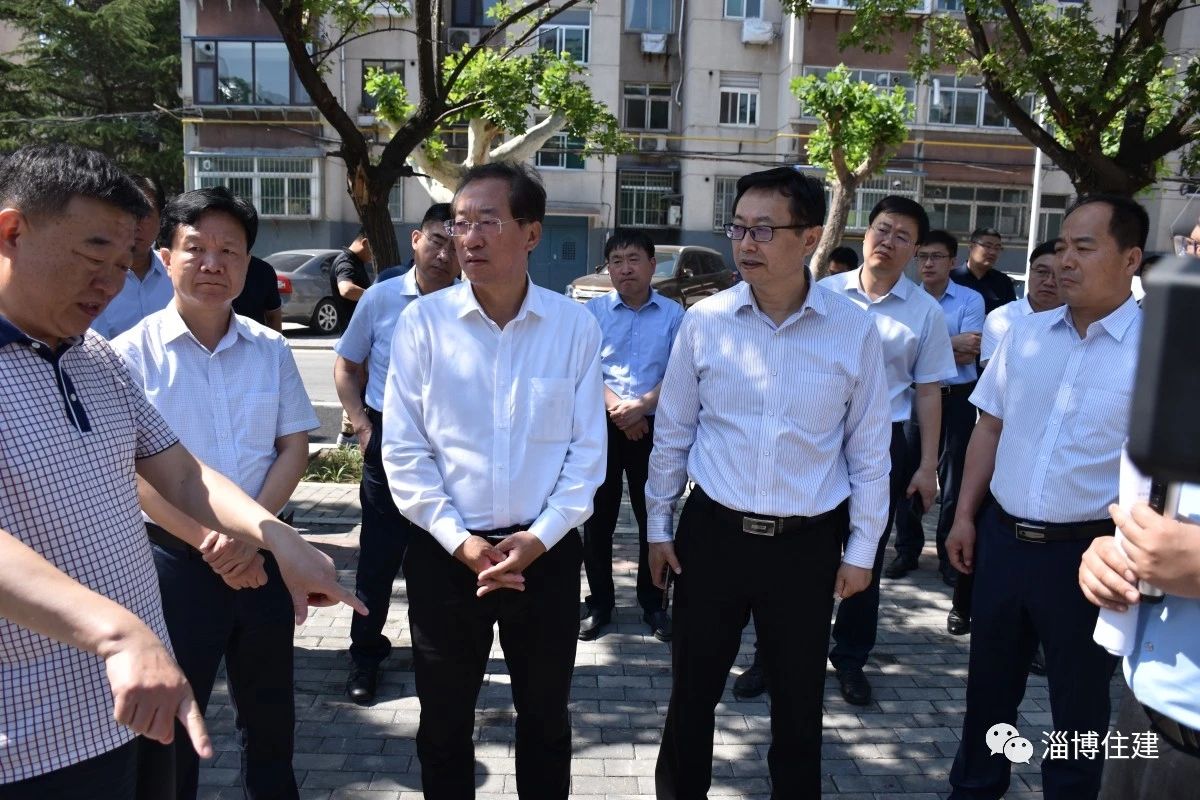 刘荣喜副市长,鹿斌佐副秘书长,市住建局王瑛局长,马东杰副局长,各区县