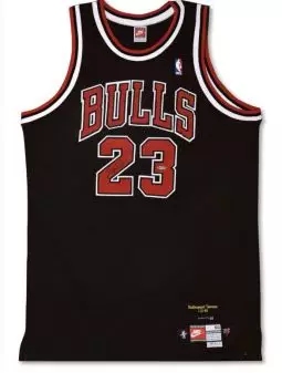 乔丹签名公牛队23号球衣中国乒乓男,女队联合签名球衣两件马林,马龙