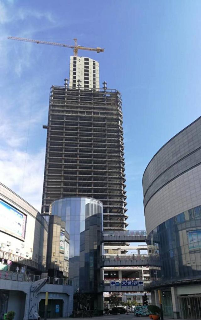 盐城第一高楼即将投入使用周边却遭吐槽像贫民窟