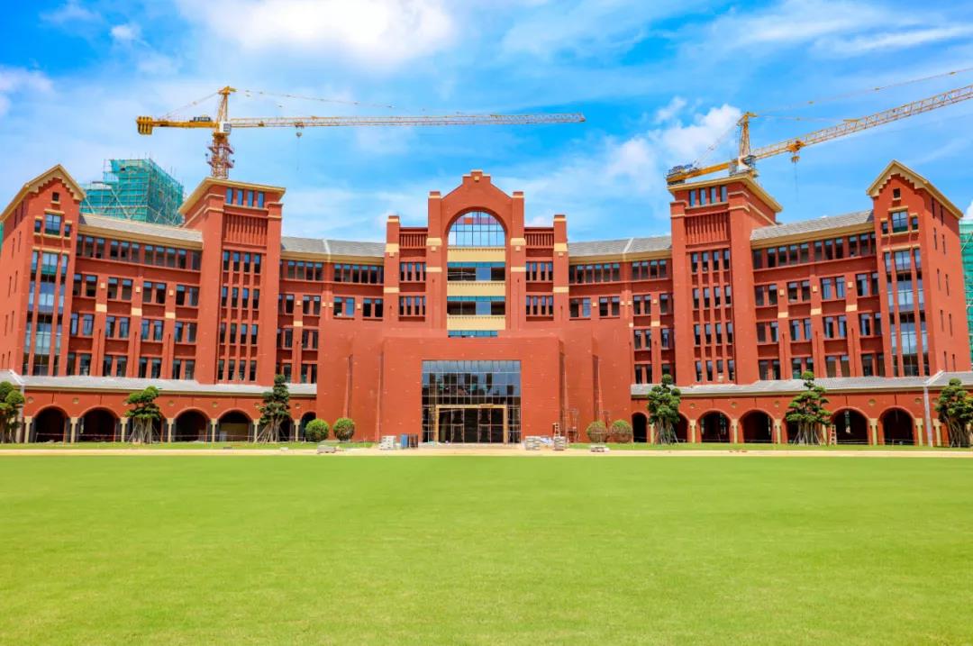 分校,还将在庄园内设立源城区巴伐利亚庄园学校(公办)拟于2021年开学