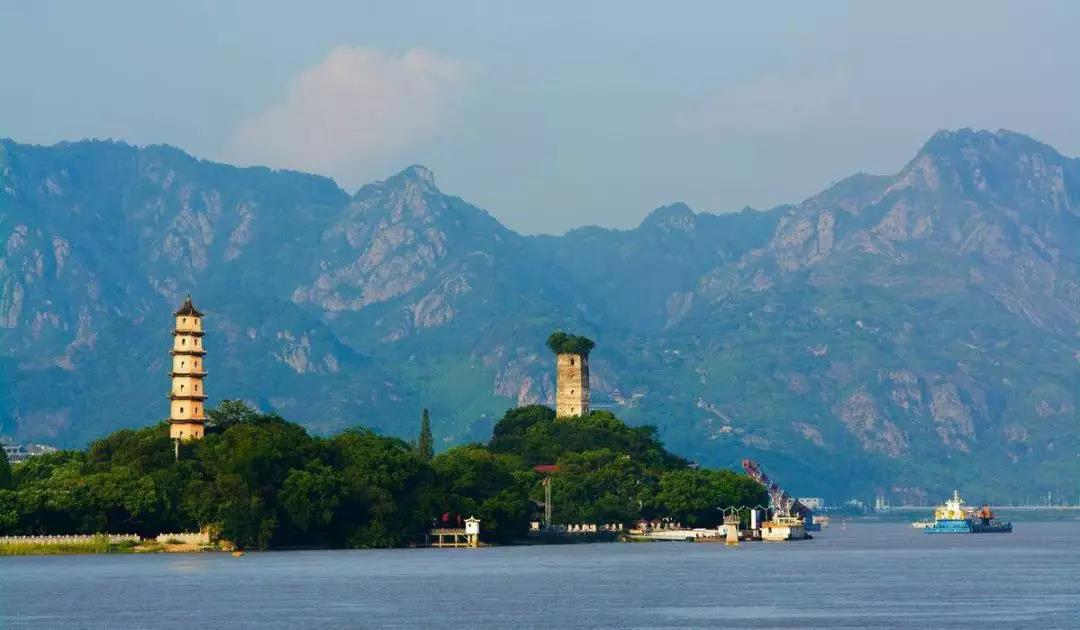 江心双塔的灯光,导引着回家的方向走遍千山万水,闯遍五洲四海的温州