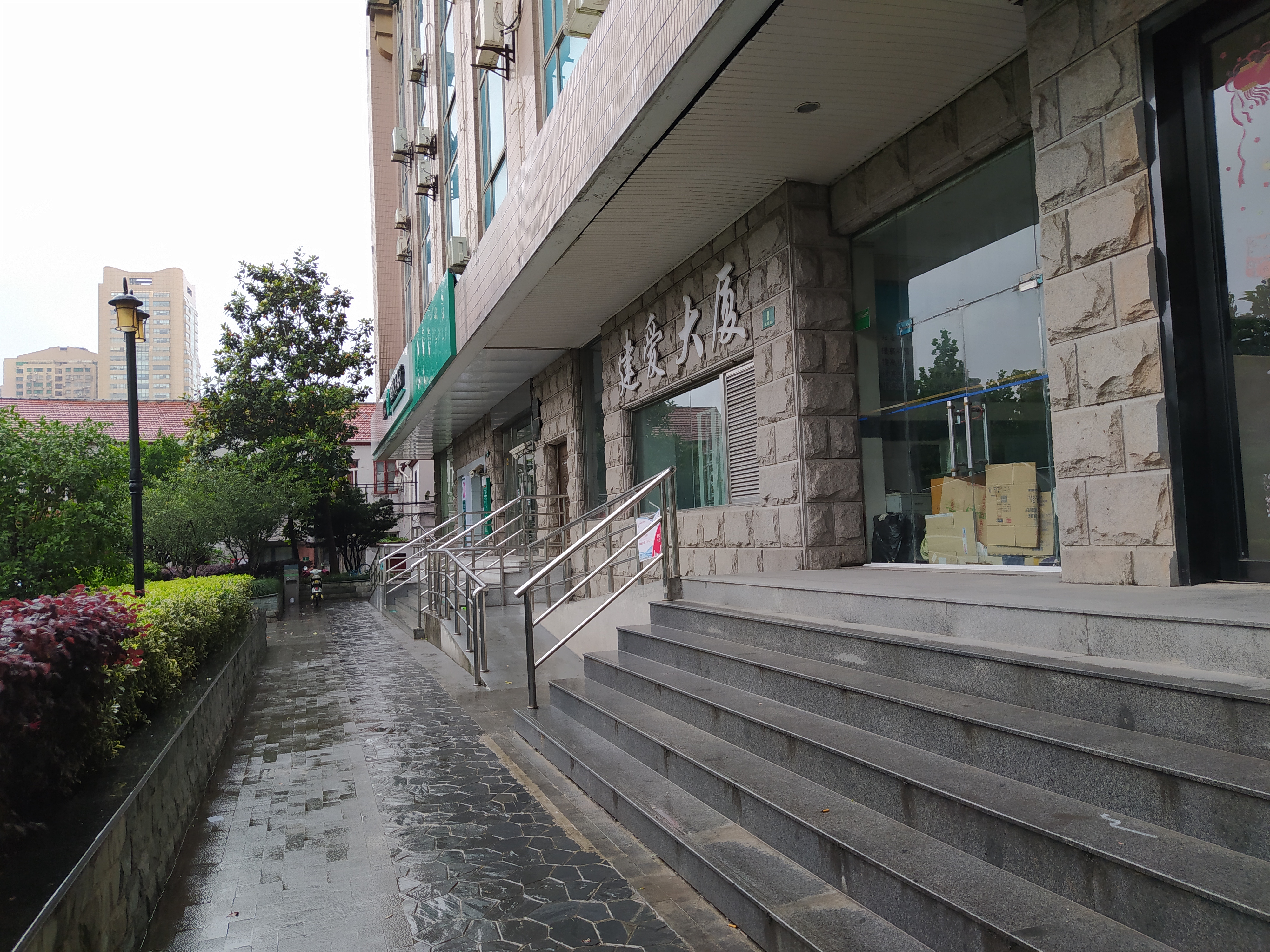 合租| 建爱大厦,精装修,拎包入住,本周必出