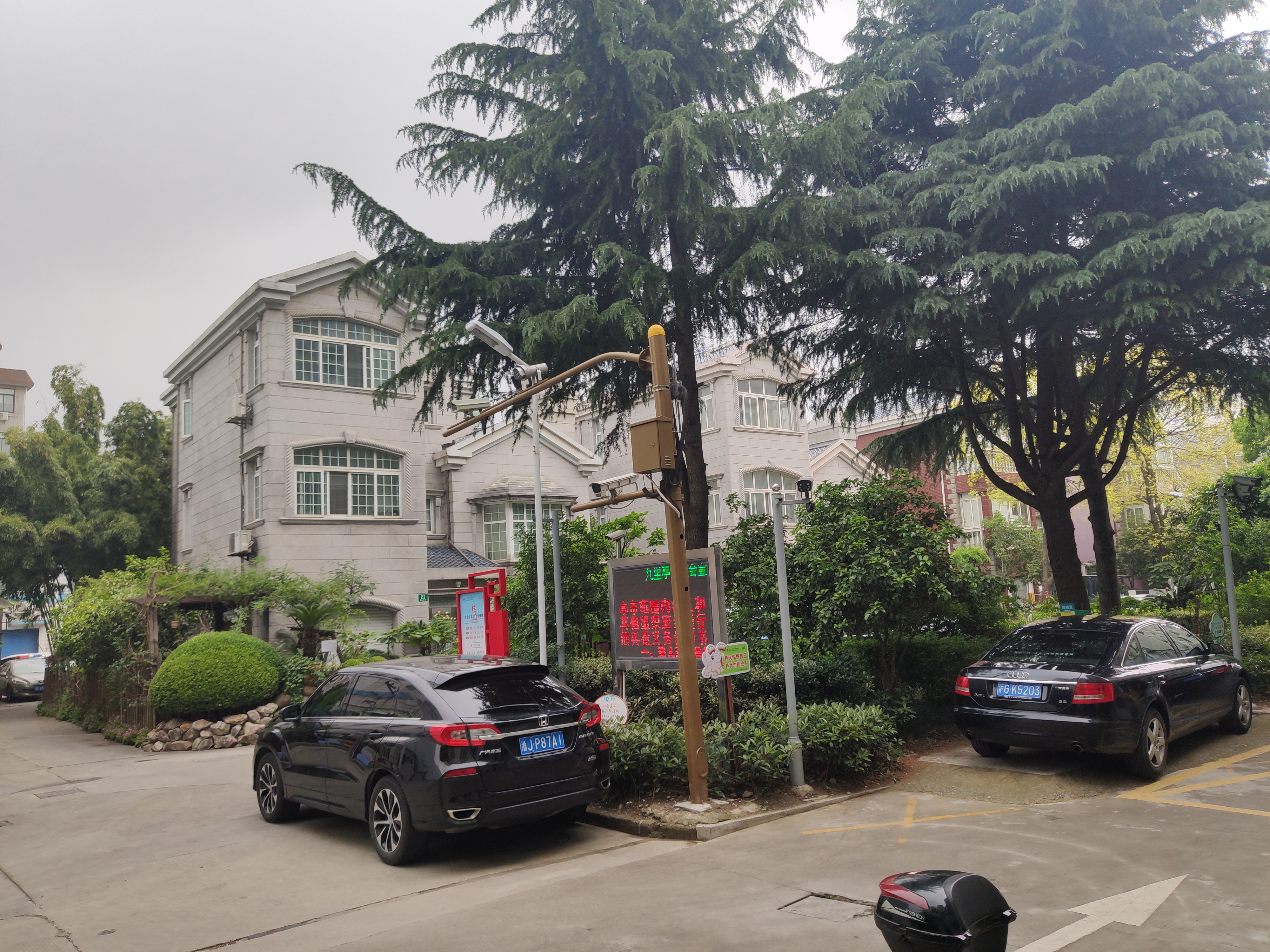 合租| 九里亭花苑,精装修,拎包入住,本周必出