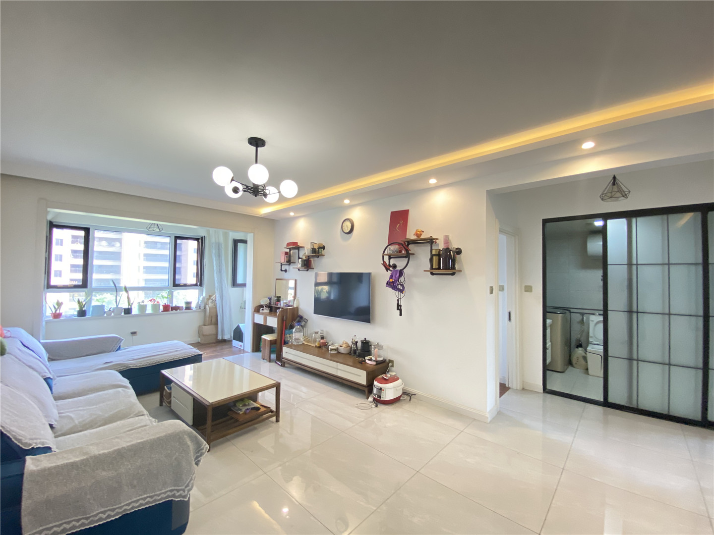 房子近西门出行方便 精装 位置好 楼层好家具家电齐全