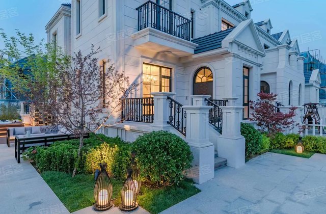 金石滩光伸玺樾别墅首付40万起实用200平送花园车位