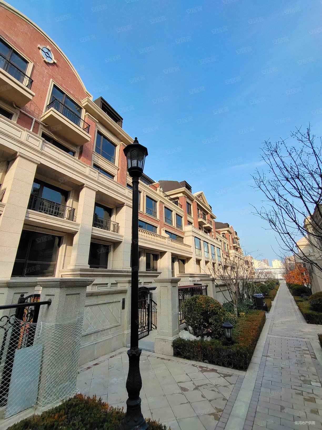 金三角万科八栋墅下叠共3层106平送2层低于市场价带70平院