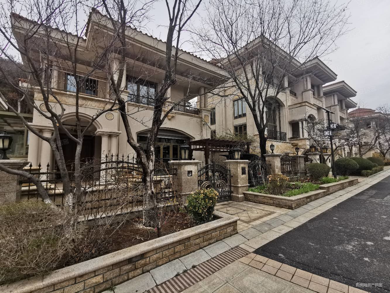 西山独栋别墅小区****依山傍水天然氧吧西山独栋别墅小区****依山傍水