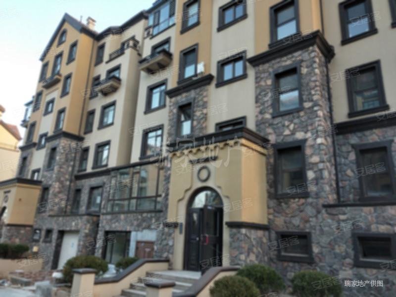 金石滩御景园楼房位置好,屋里保持好,小区临近枫叶金石滩御景园楼房