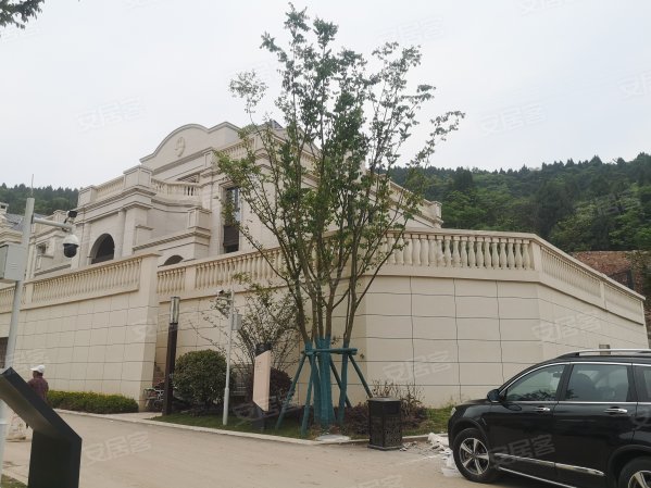 蓝光香江花园二手房,总价280万买西山脚下独栋别墅现地价都要500万