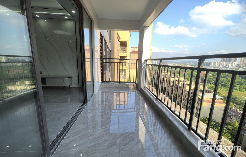 彰泰玫瑰园 142平4居 湖景南北向精装修 方便看房彰泰玫瑰园 142平4居 湖景南北向精装修 方便看房