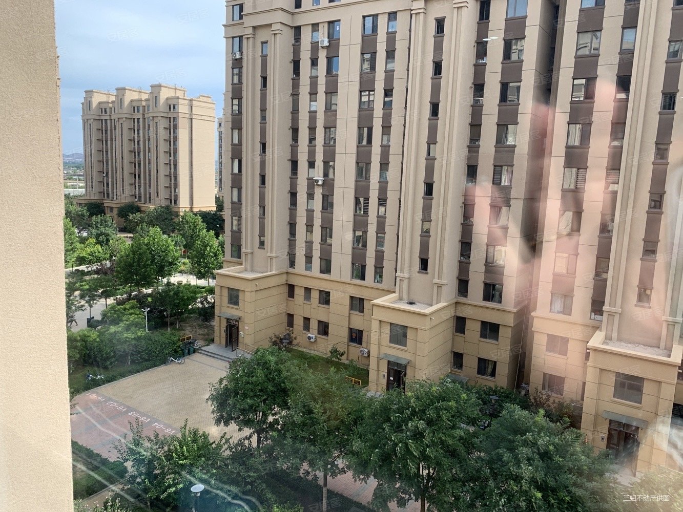 首付20多万虹京国际电梯6楼,标户带家具