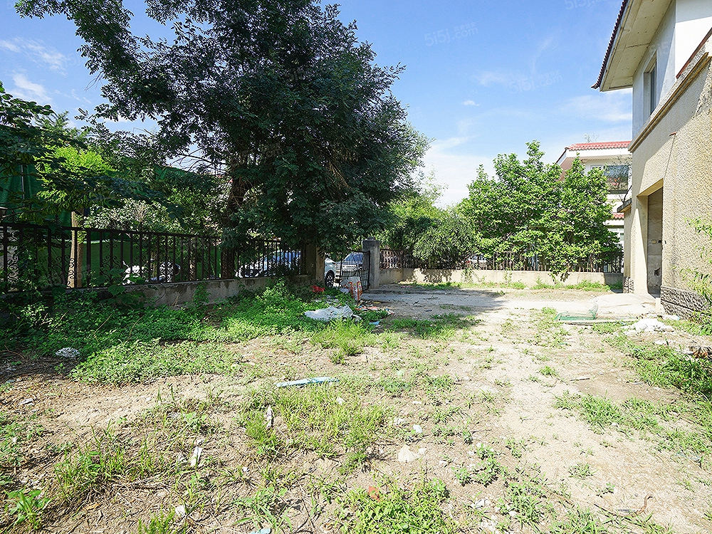 都市芳园独栋别墅 四周院子,看房随时,诚心卖,随时签约