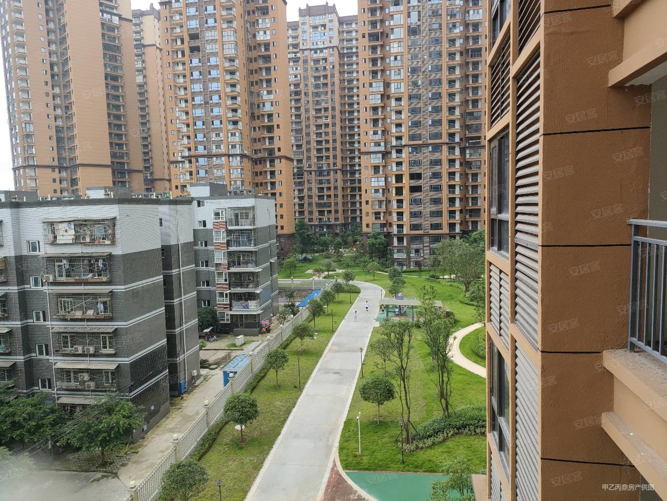 华庭贵府二手房,刚发布,新城新小区,跃层,现房销售,中间楼层,位靠中庭