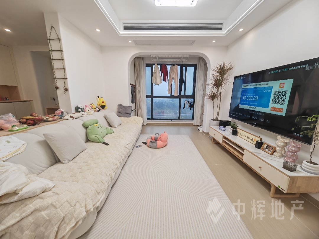 中辰锦云府，房东自住房，原木风，三室改两室，诚心出售