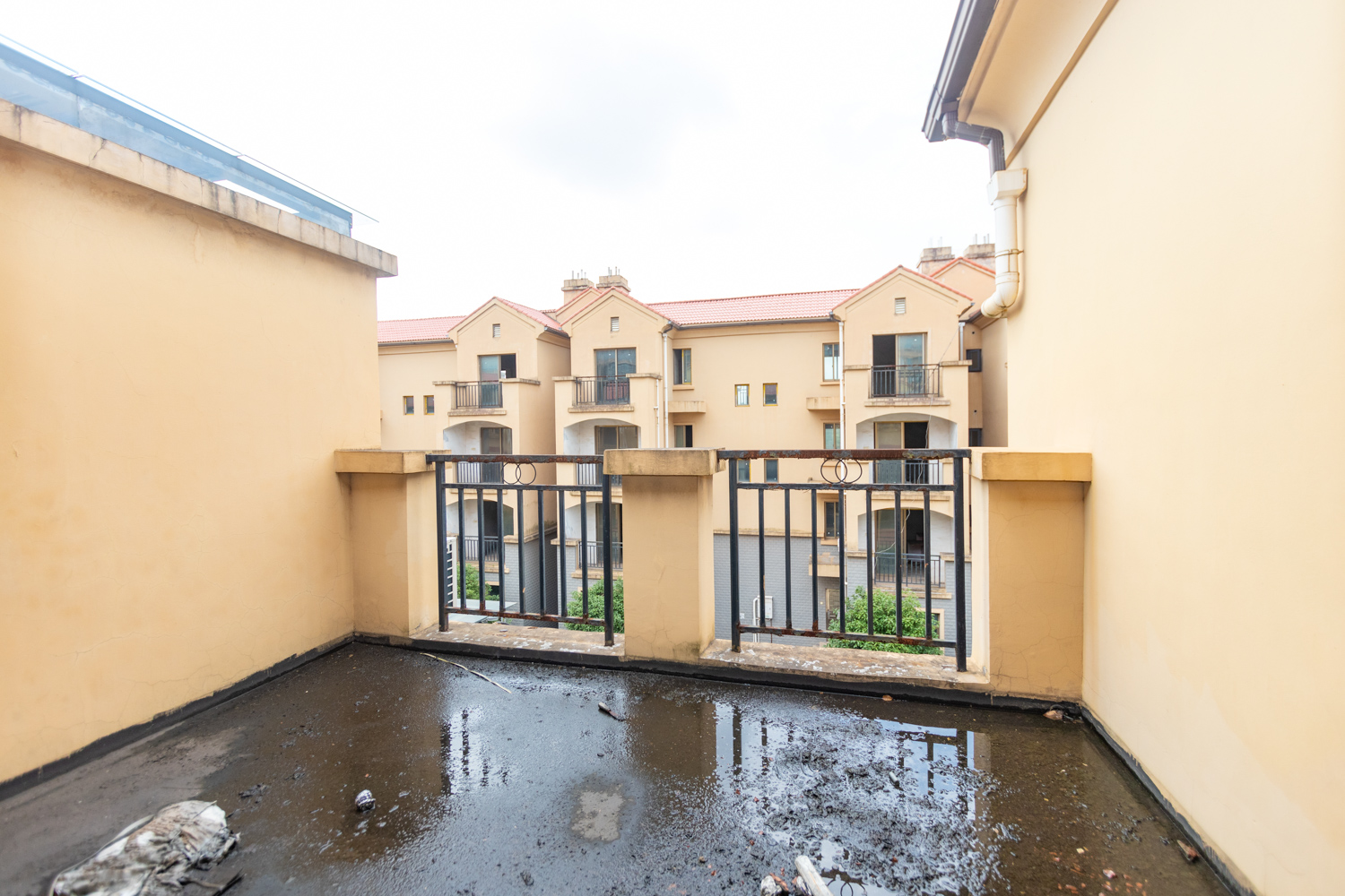 长潭佳园 6室2厅3卫 104.98万