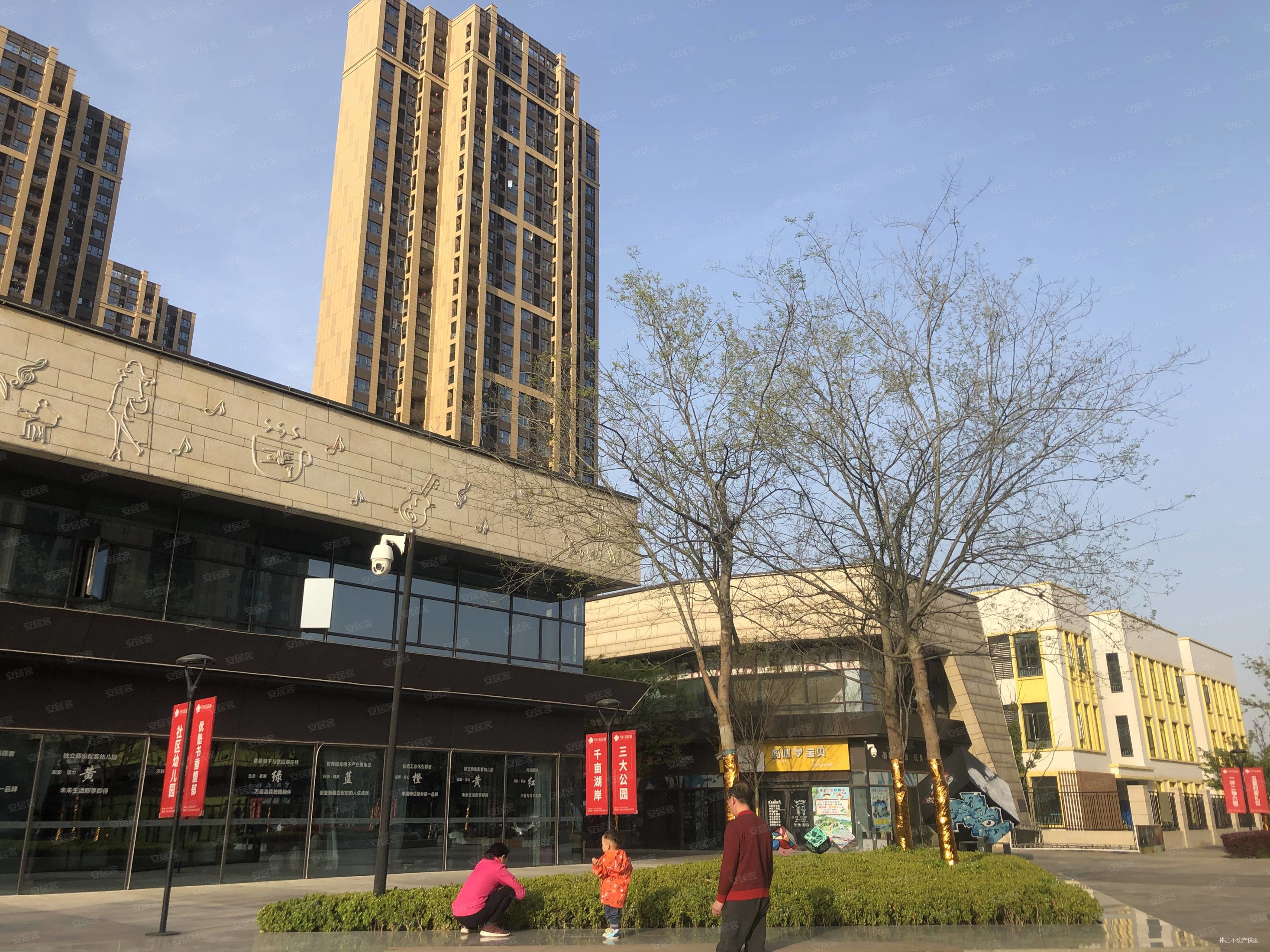 万科五彩城二手房,单价9千多买万科还带精装,首付21万月供4800,首付约