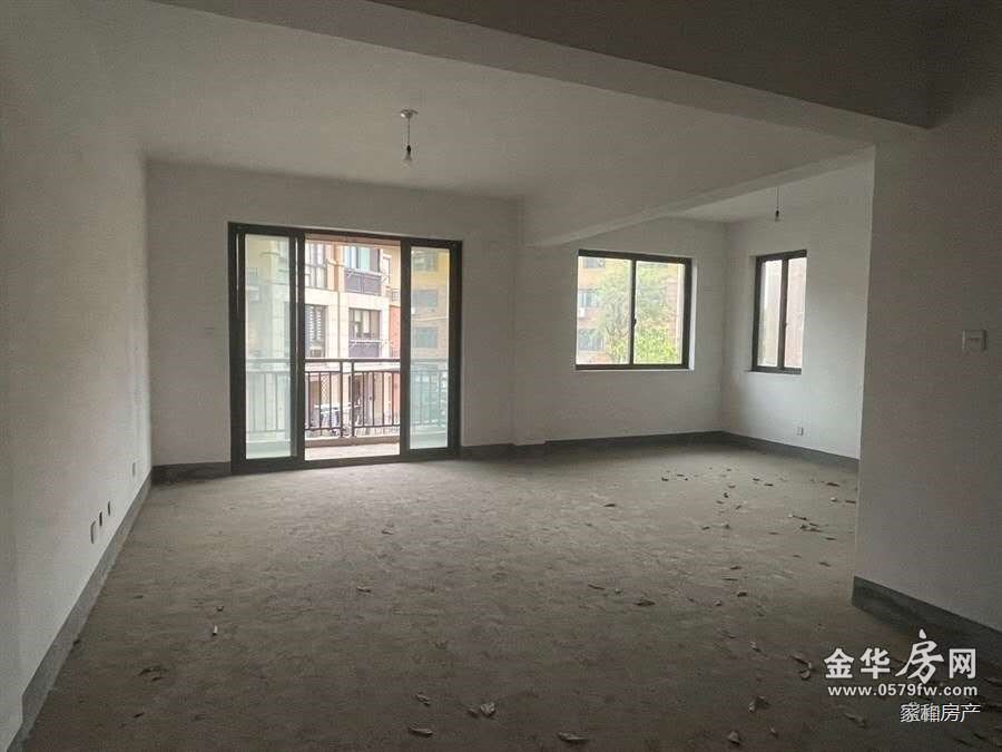 真房真价三江国际水系排屋边套使用面积600平双车库南花园