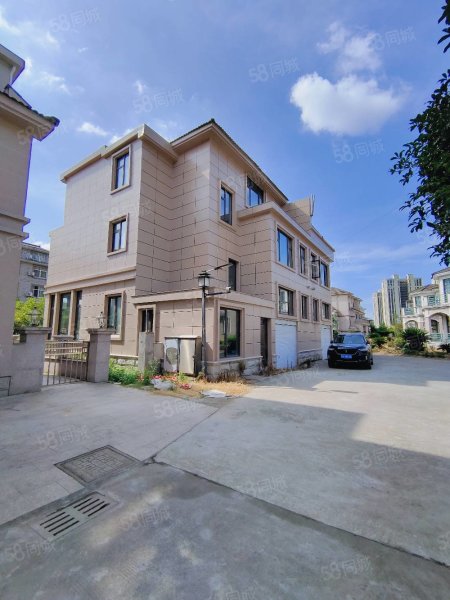 横店镇中心别墅出售位置好,满两年带大院子