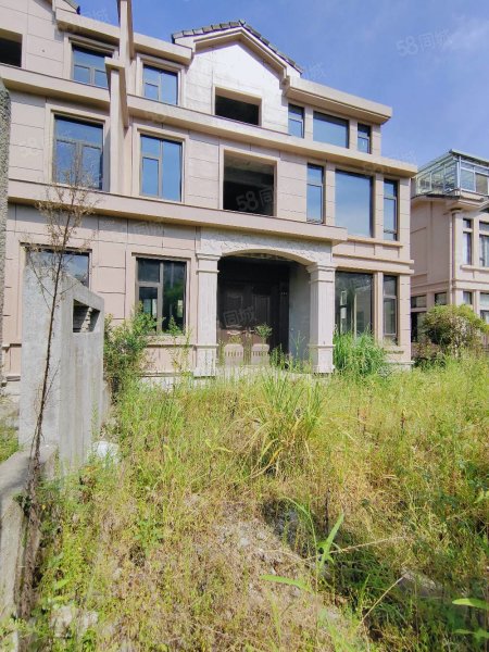 横店镇中心别墅出售位置好,满两年带大院子