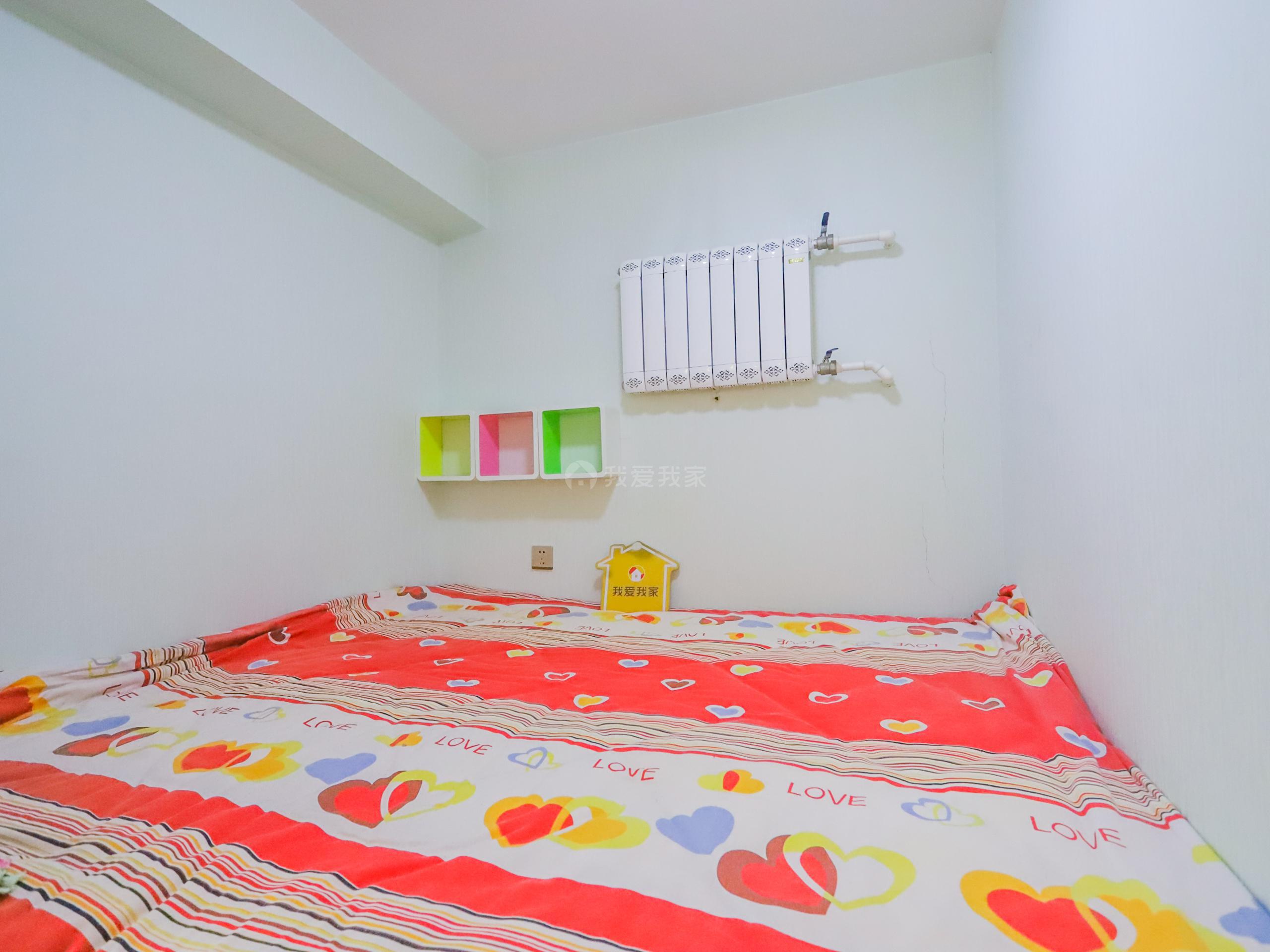 毗邻府东街多彩城 稀有复式  舒适温馨布局