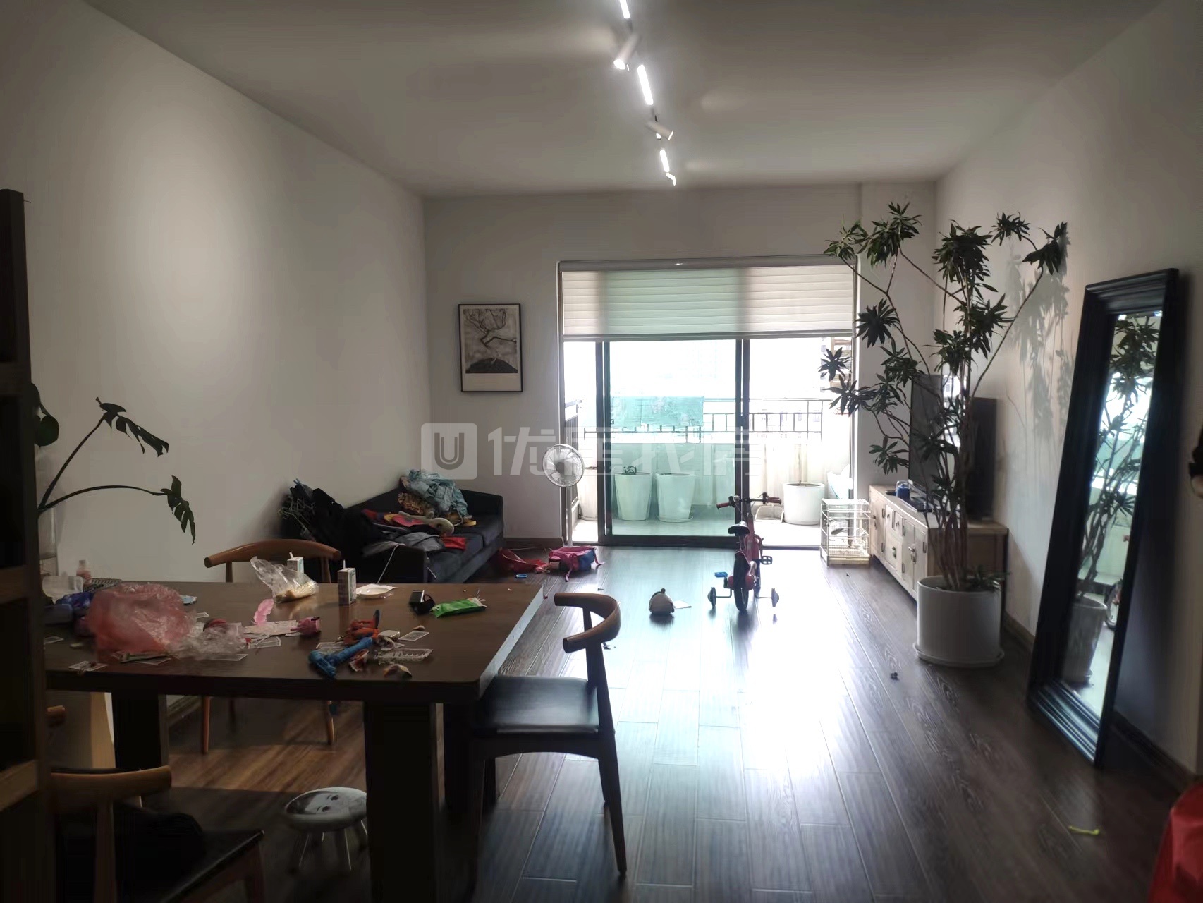 小区环境优美 出入方便 户型方正
