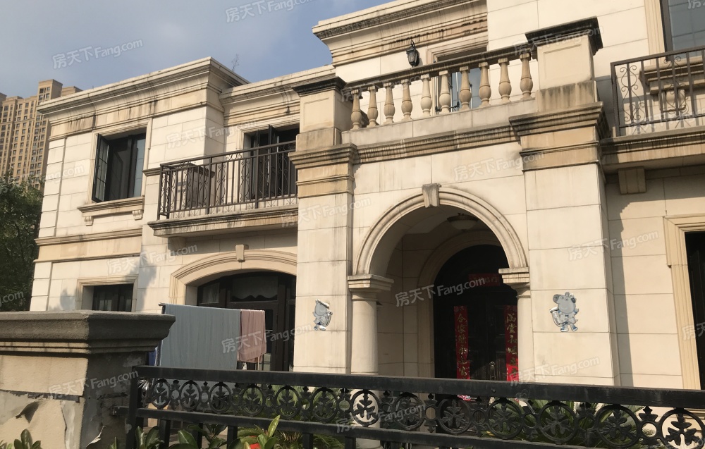 新城香悦半岛联排别墅,地上3层地下2层,纯毛坯房,有钥匙