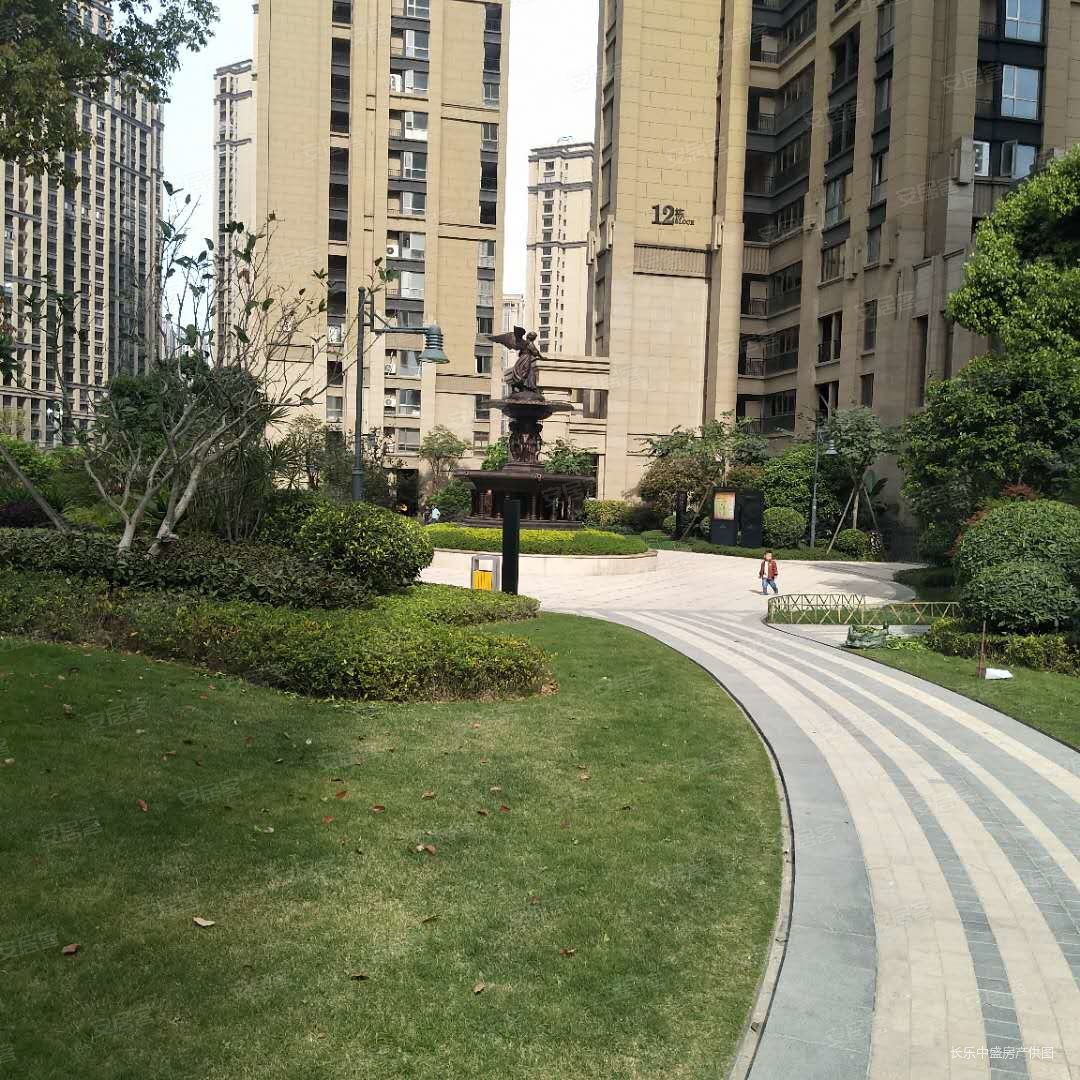 大润发旁首占新区泰禾红誉一期大复式南北通透带车位大润发旁首占新区